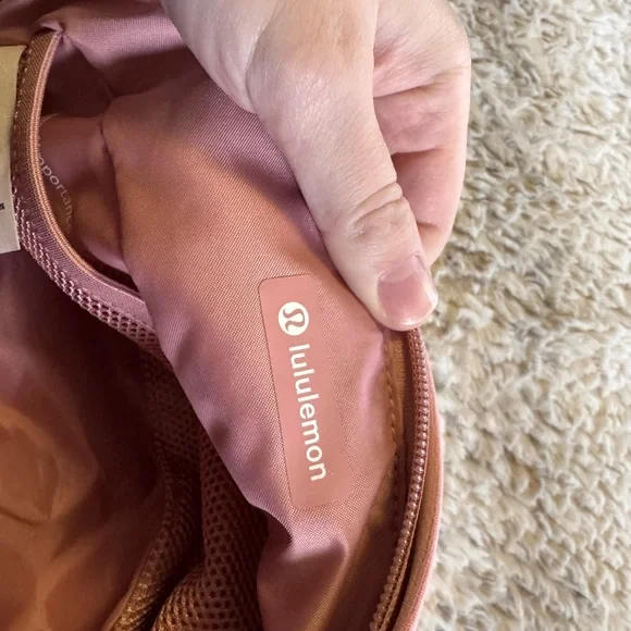 lululemon athletica feeling ready pouch - 3.5L, velour in pink pastel - Picture 6 of 8
